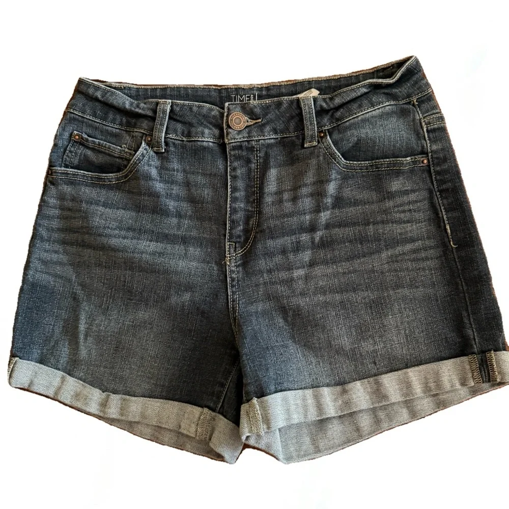Time and Tru Dark Wash Mid Rise Denim Jean Shorts with Cuffed Hem Size 10 - Picture 1 of 4